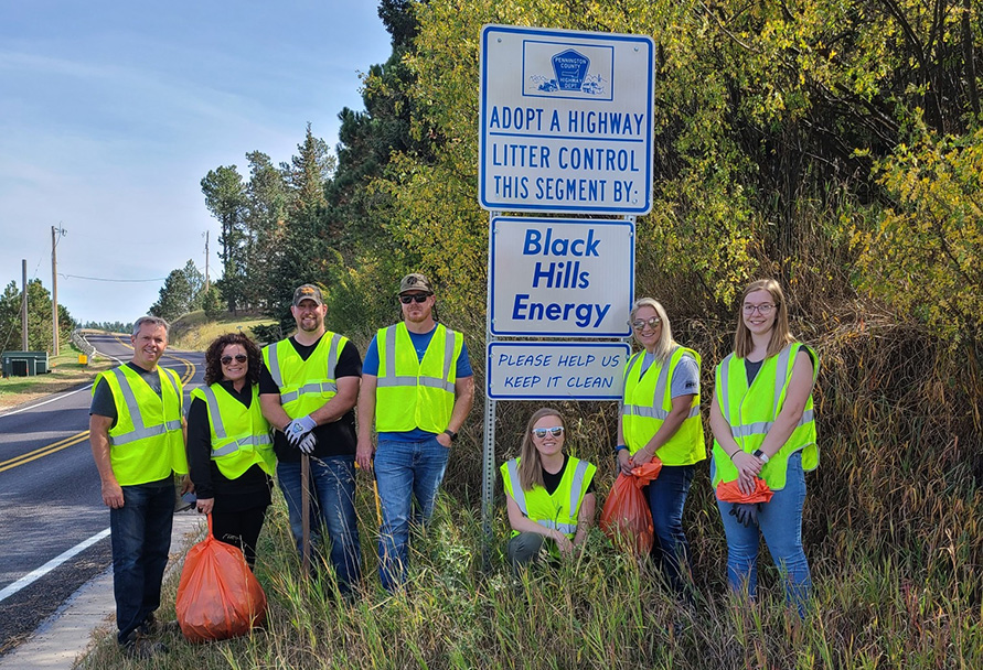 Voluneteers cleaning up the highway